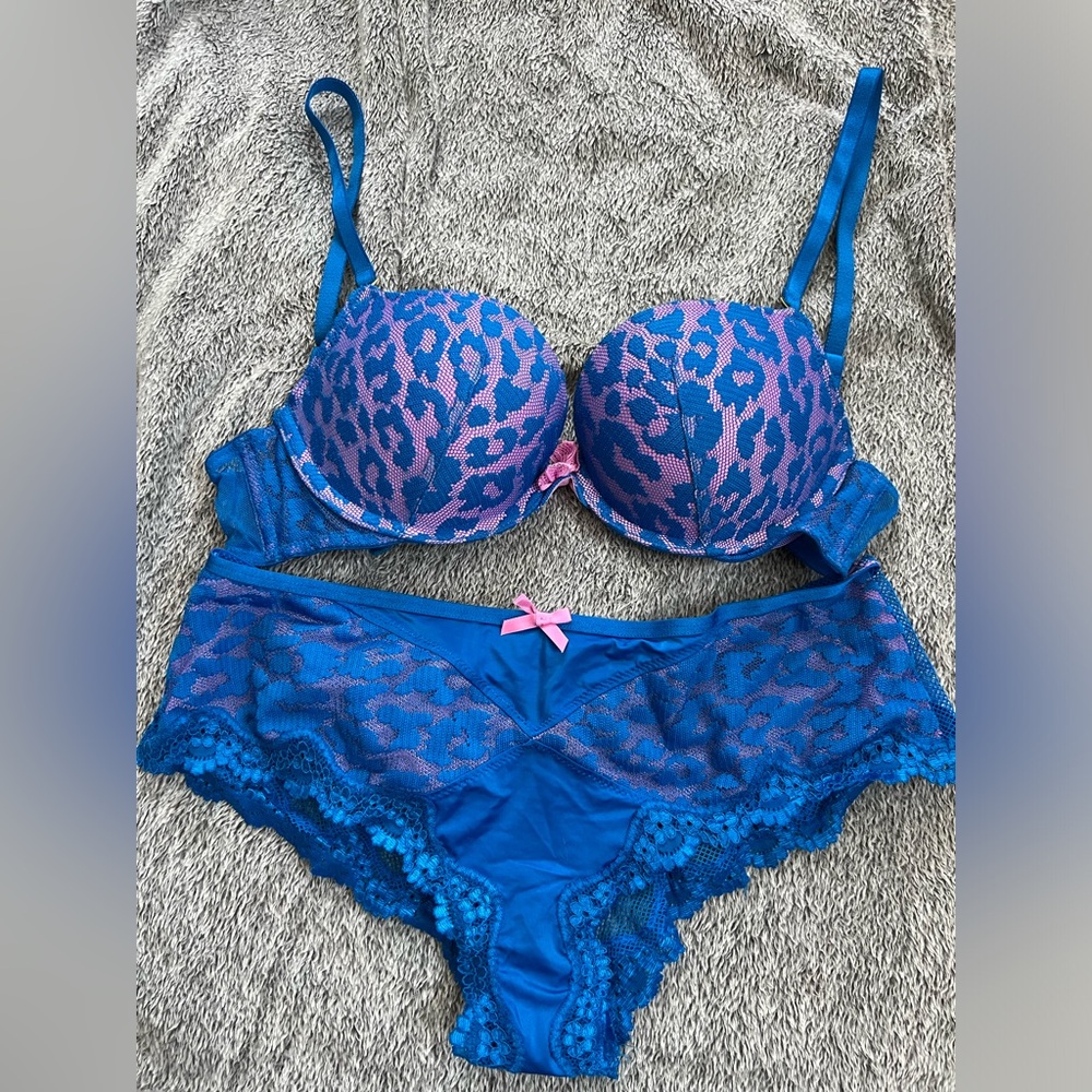 Victoria’s Secret Bra Set